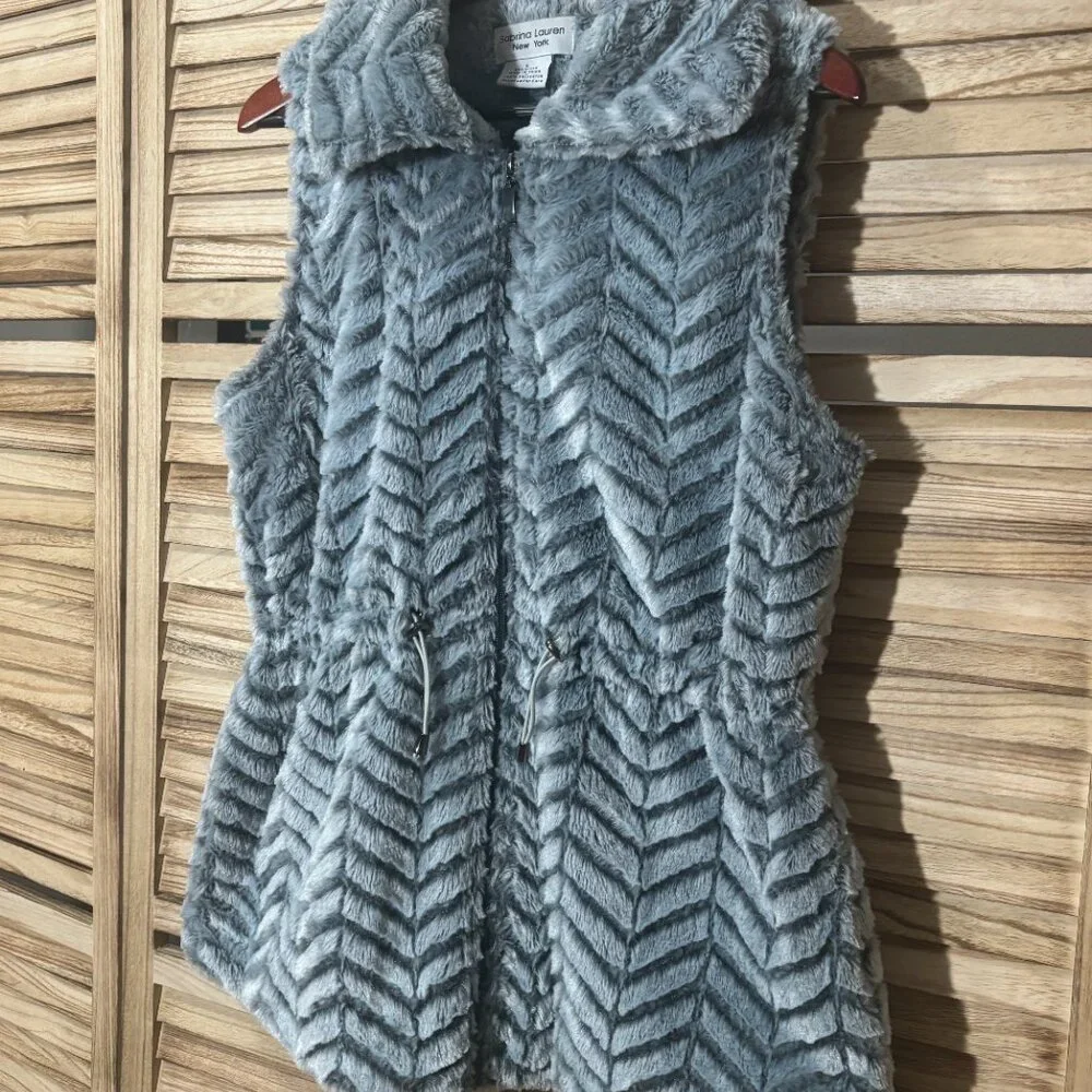 Sabrina Lauren Chevron Faux Fur Vest Silvery Blue Grey Alpine Chic Size L EUC